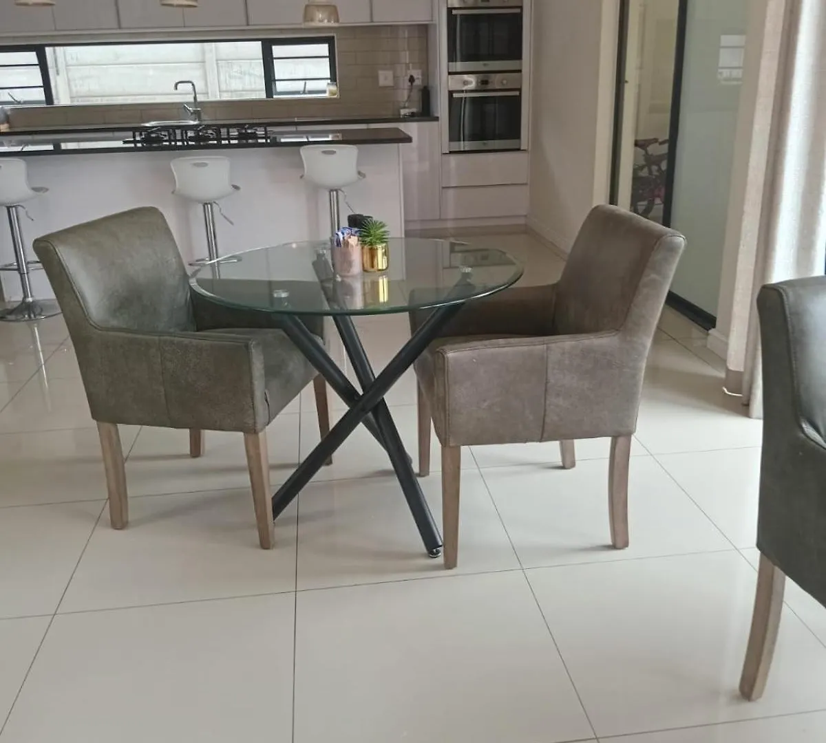 Lnd Guest House Bloubergstrand