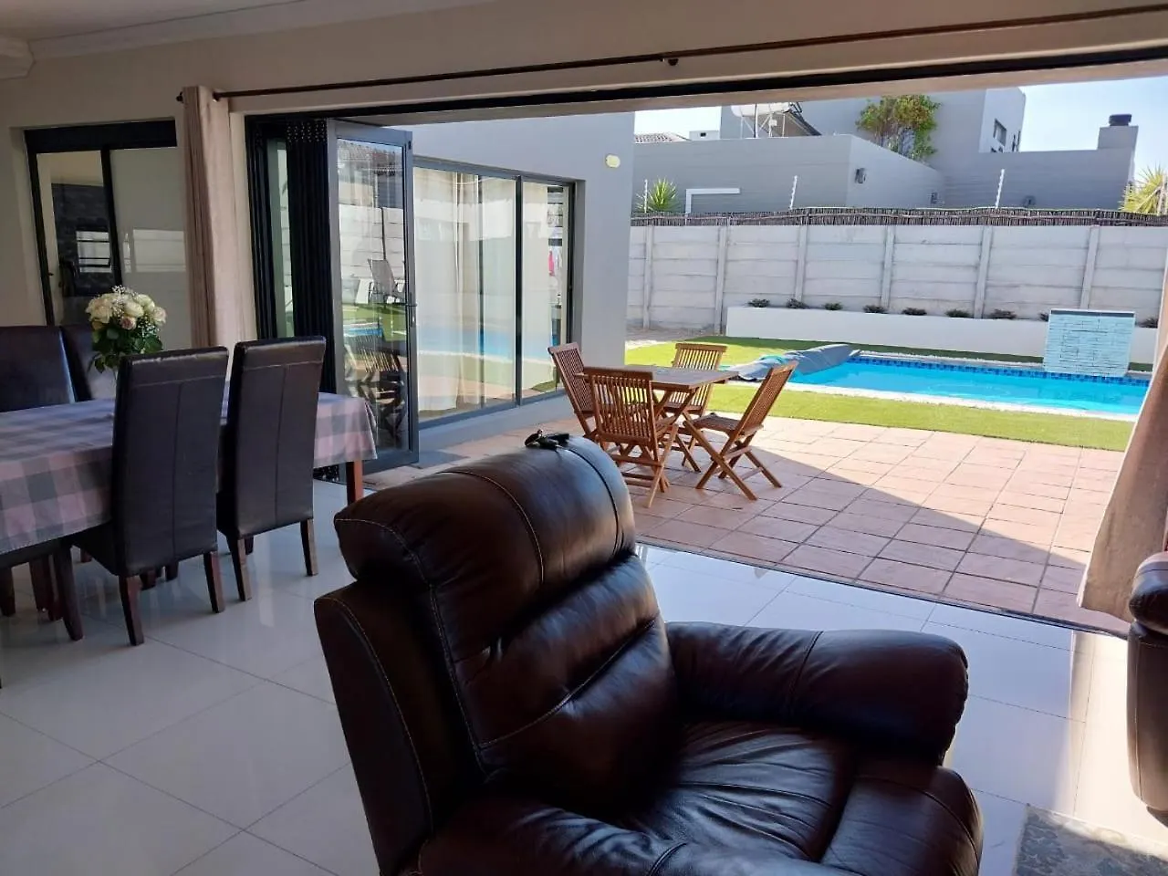 Lnd Guest House Bloubergstrand