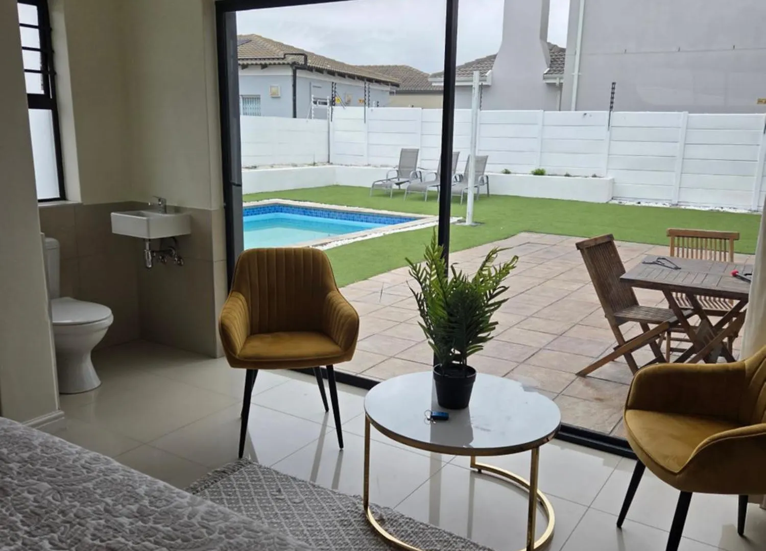 Lnd Guest House Bloubergstrand