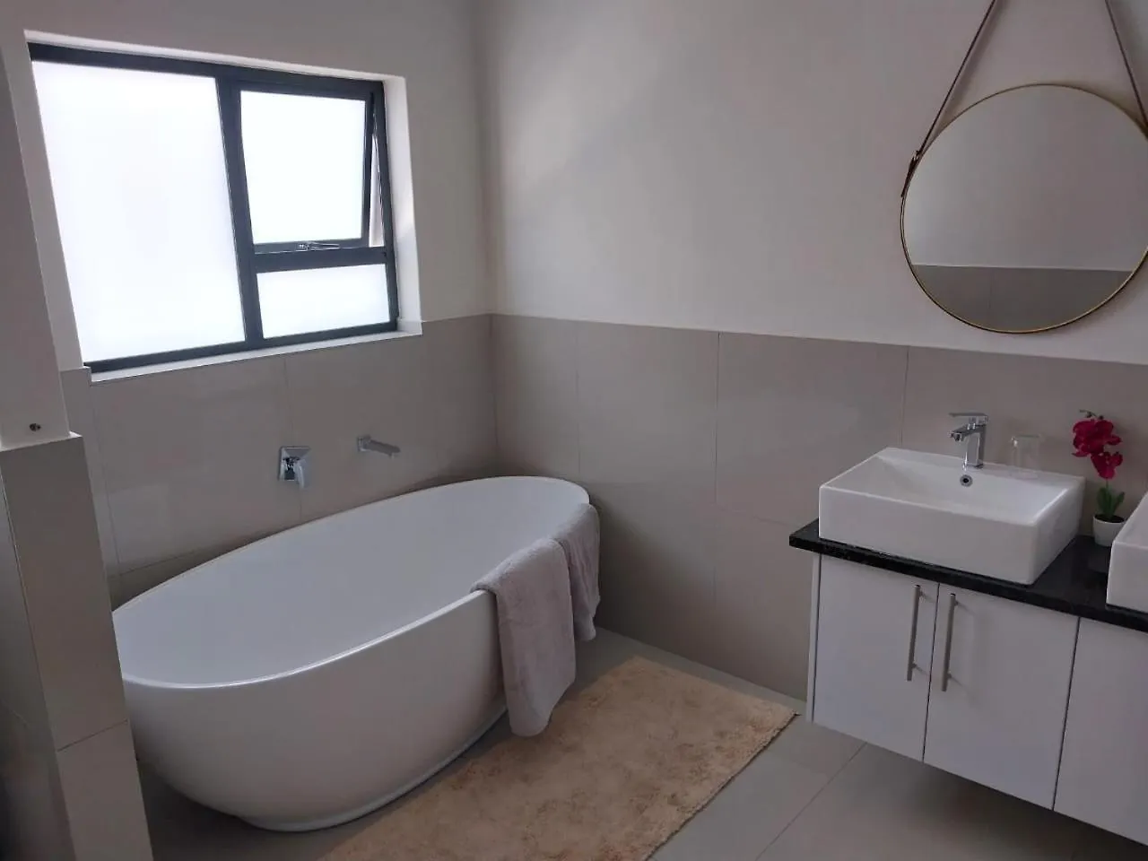 Lnd Guest House Bloubergstrand